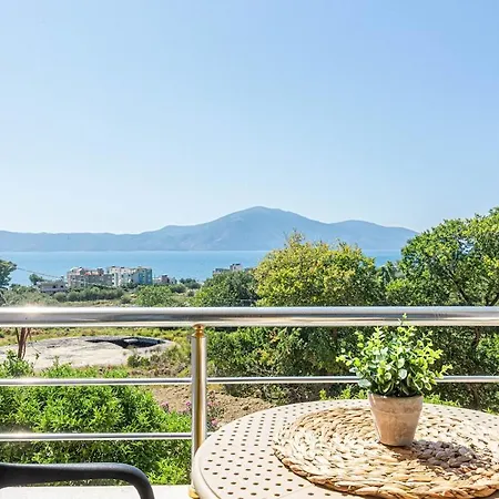Radhima Res 9 - Double Room, Sea View Vlorë
